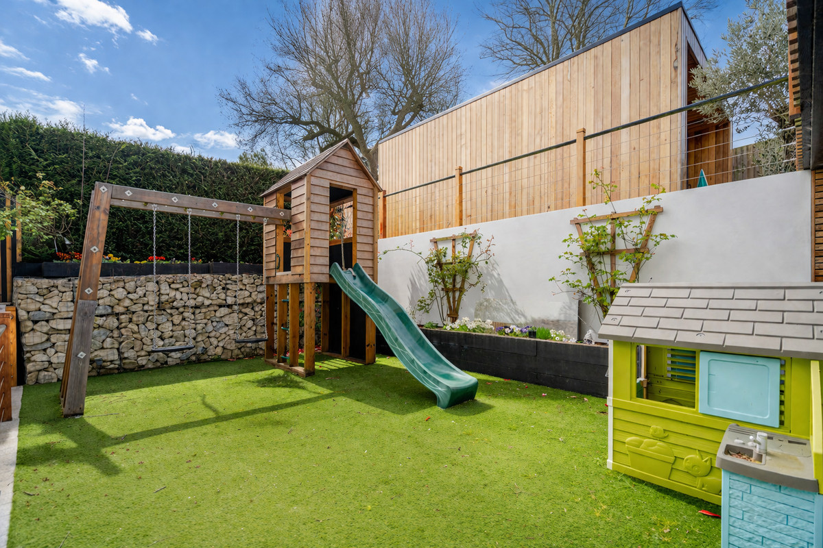 Church Hill, Aspley Guise MK17, photo 38