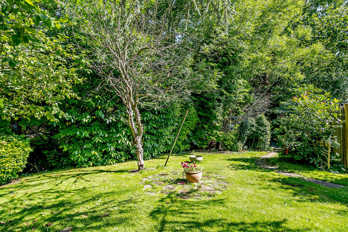 Debden Lane, Loughton, IG10, photo 15