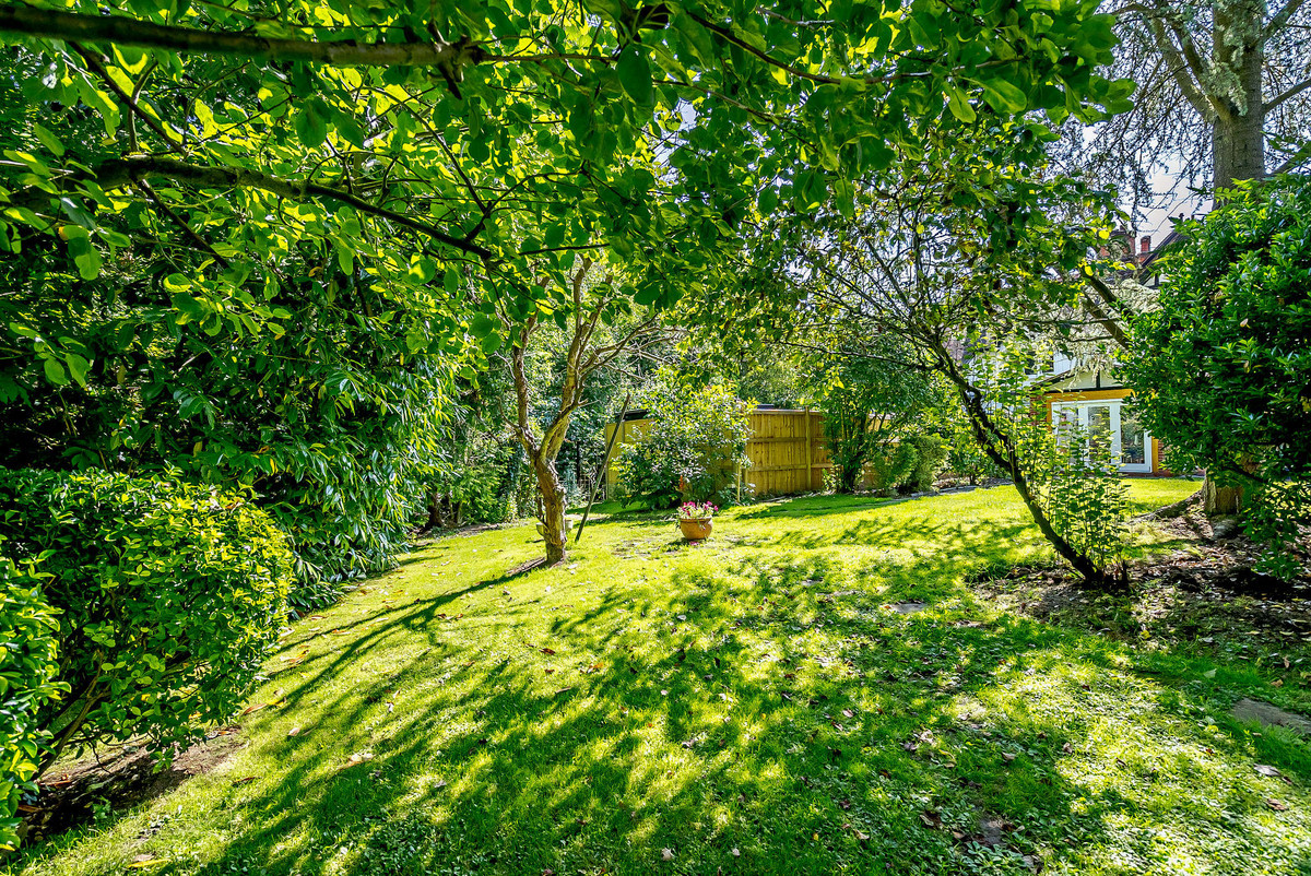 Debden Lane, Loughton, IG10, photo 14
