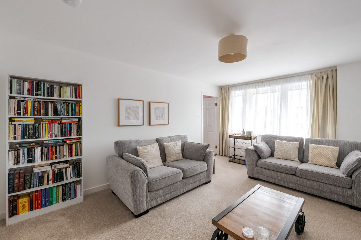 Mitchell Court, Dollar, FK14, photo 4