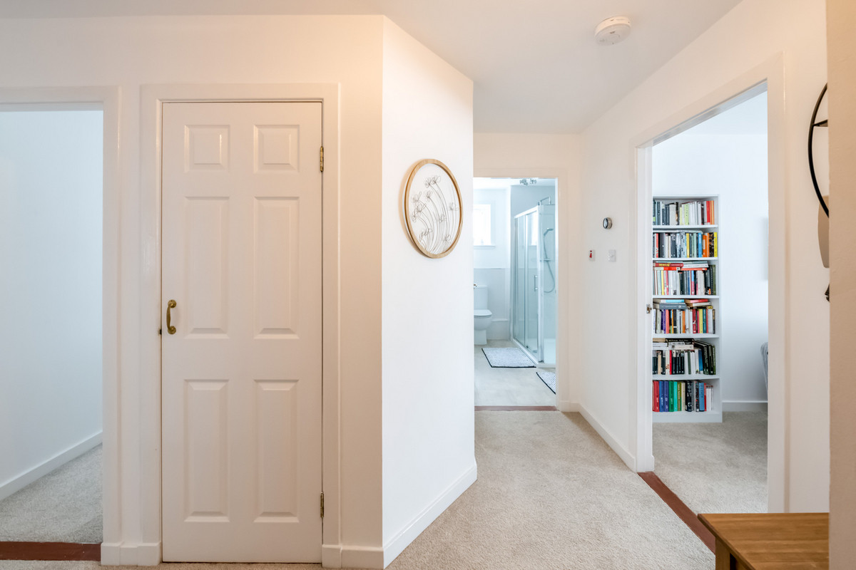 Mitchell Court, Dollar, FK14, photo 2