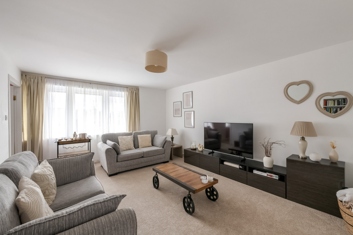 Mitchell Court, Dollar, FK14, photo 3