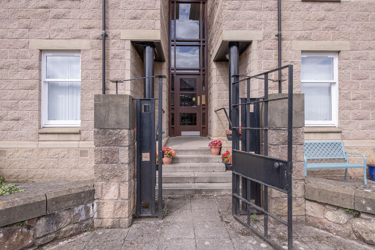 Mitchell Court, Dollar, FK14, photo 15
