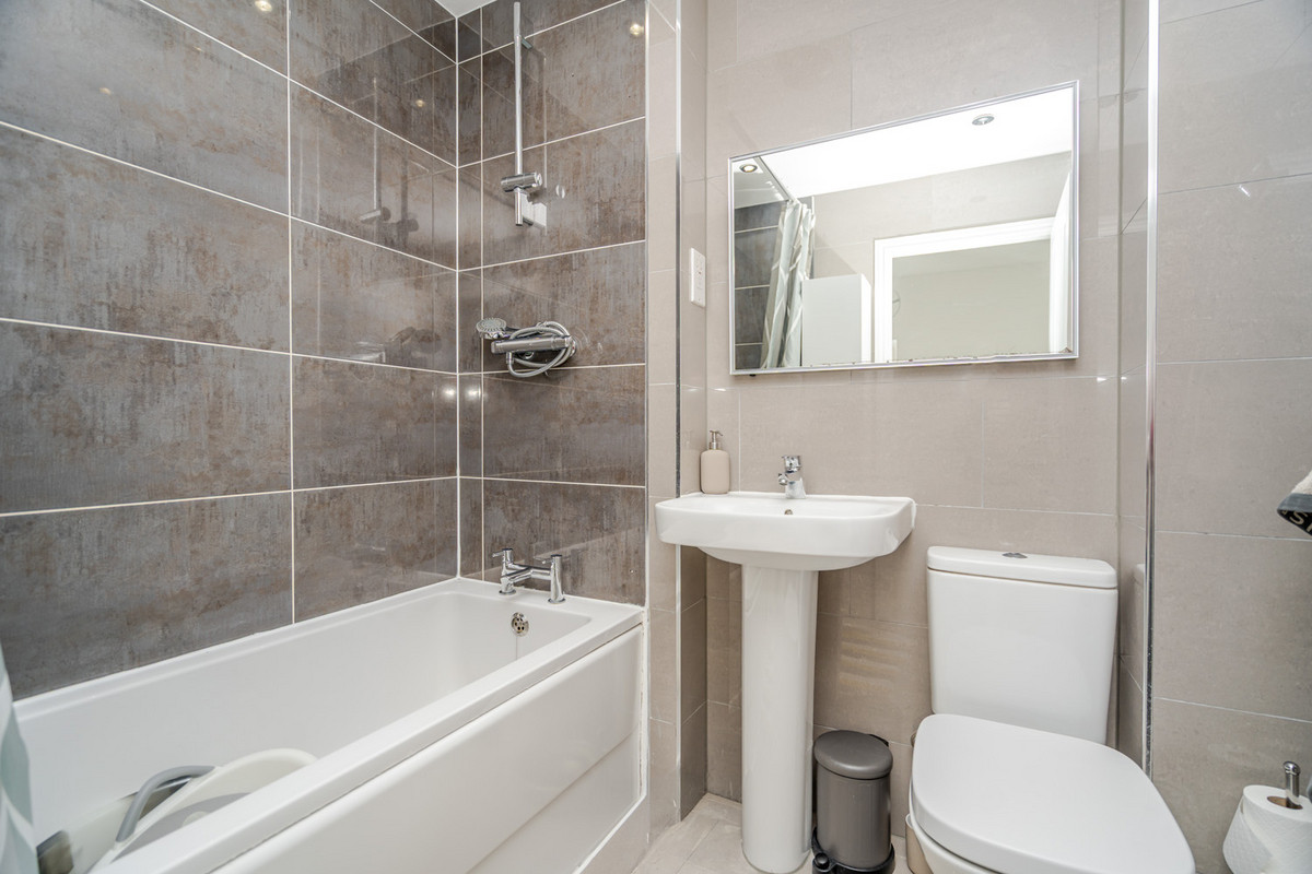 Curacao Crescent, Newton Leys, Milton Keynes, MK3, photo 15
