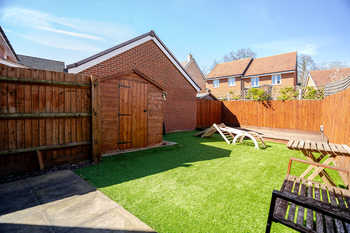 Curacao Crescent, Newton Leys, Milton Keynes, MK3, photo 10