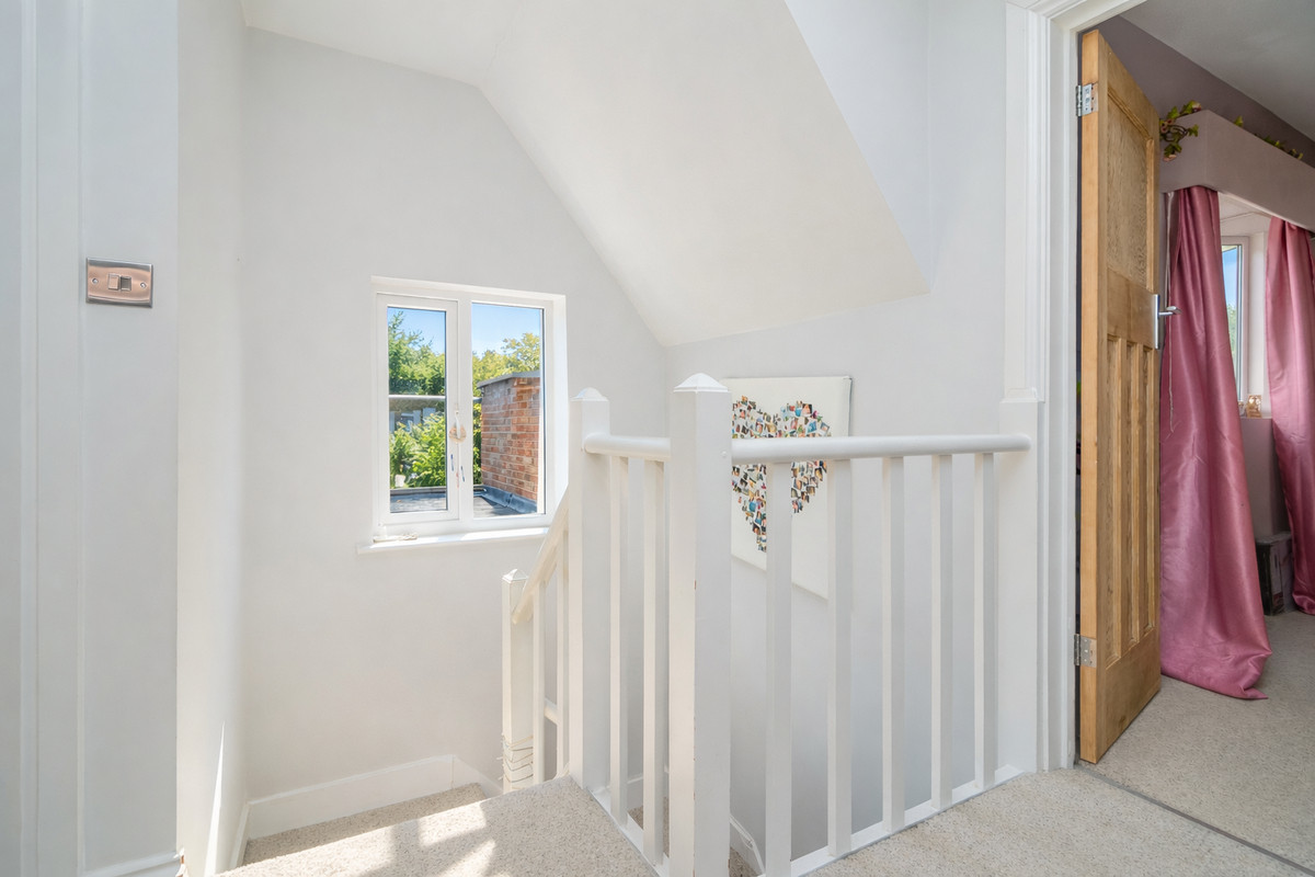 West Hill, Aspley Guise MK17, photo 16