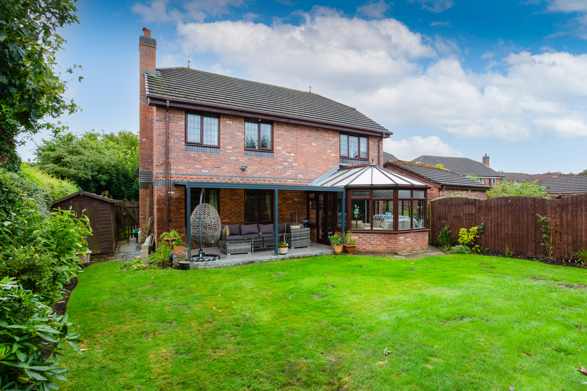 Eton Park, Fulwood, PR2