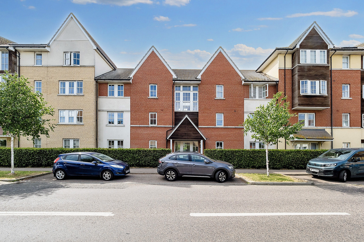 Churchill Avenue, Basildon, SS14, photo 3