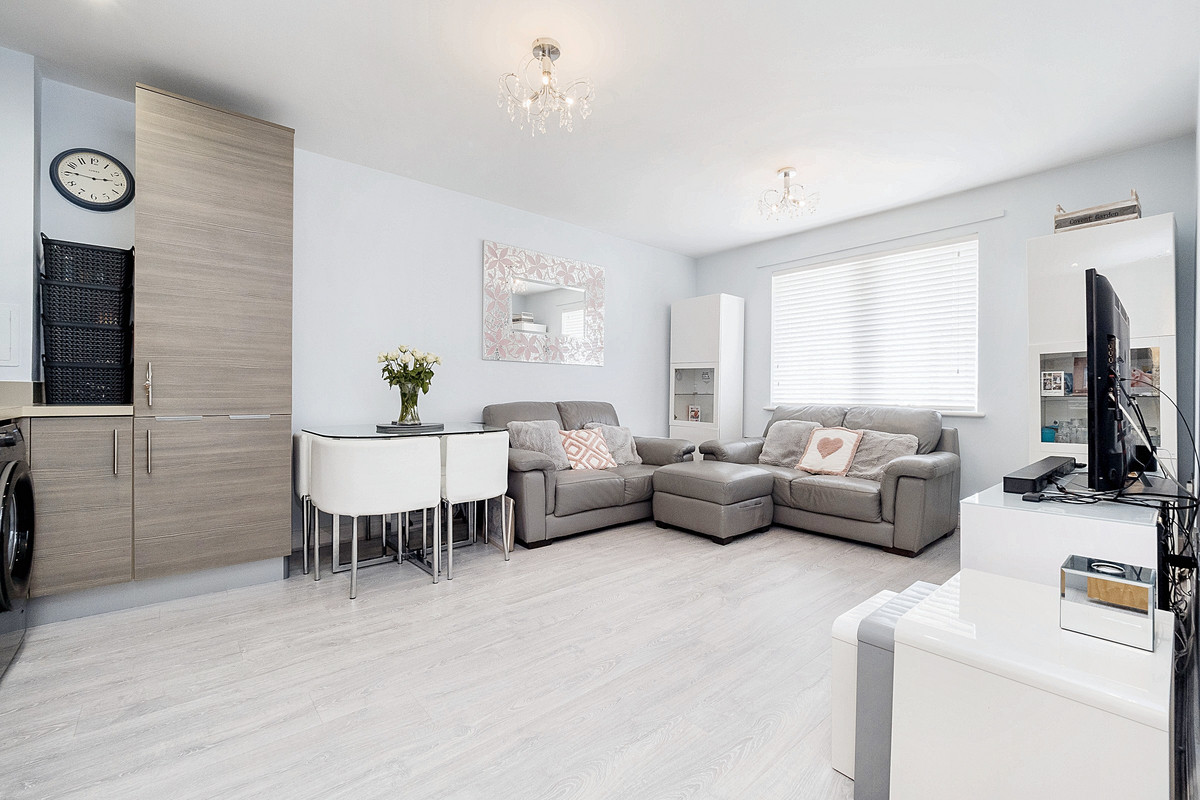 Churchill Avenue, Basildon, SS14, photo 6