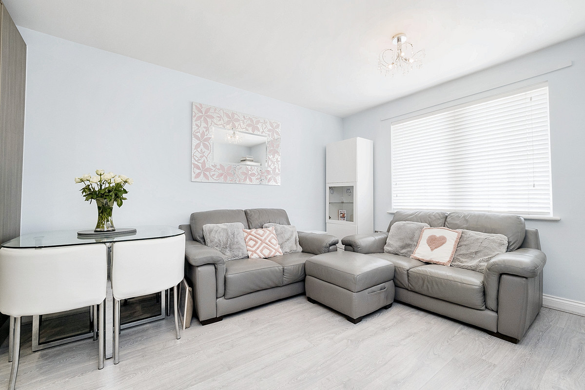 Churchill Avenue, Basildon, SS14, photo 2