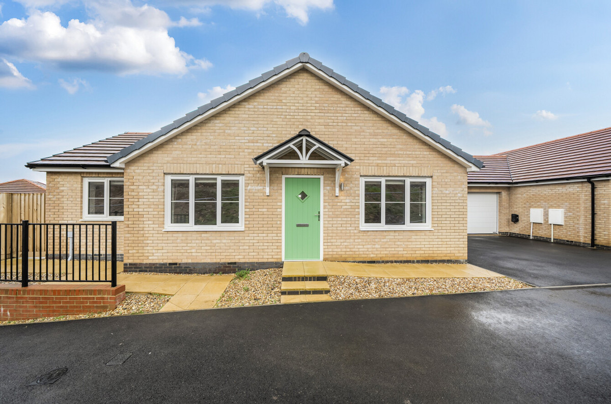 35 Broadweavers Close, Wincanton, BA9