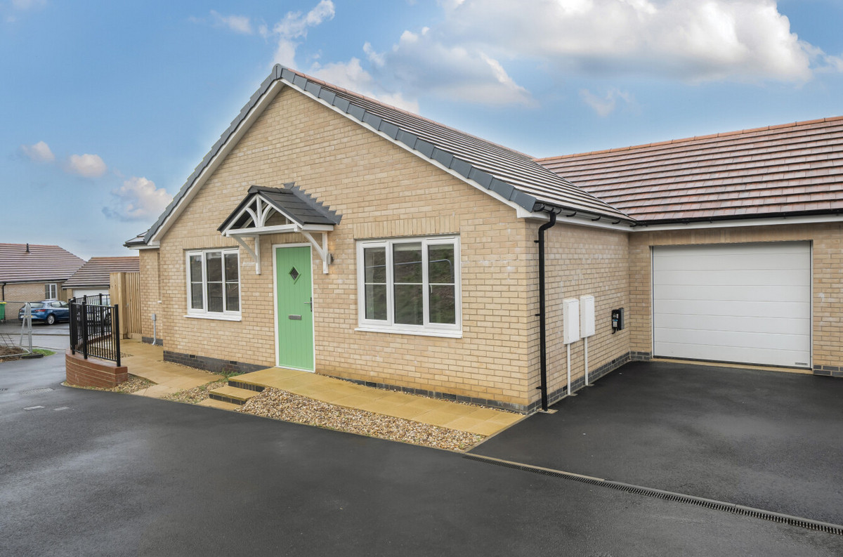 35 Broadweavers Close, Wincanton, BA9, photo 2