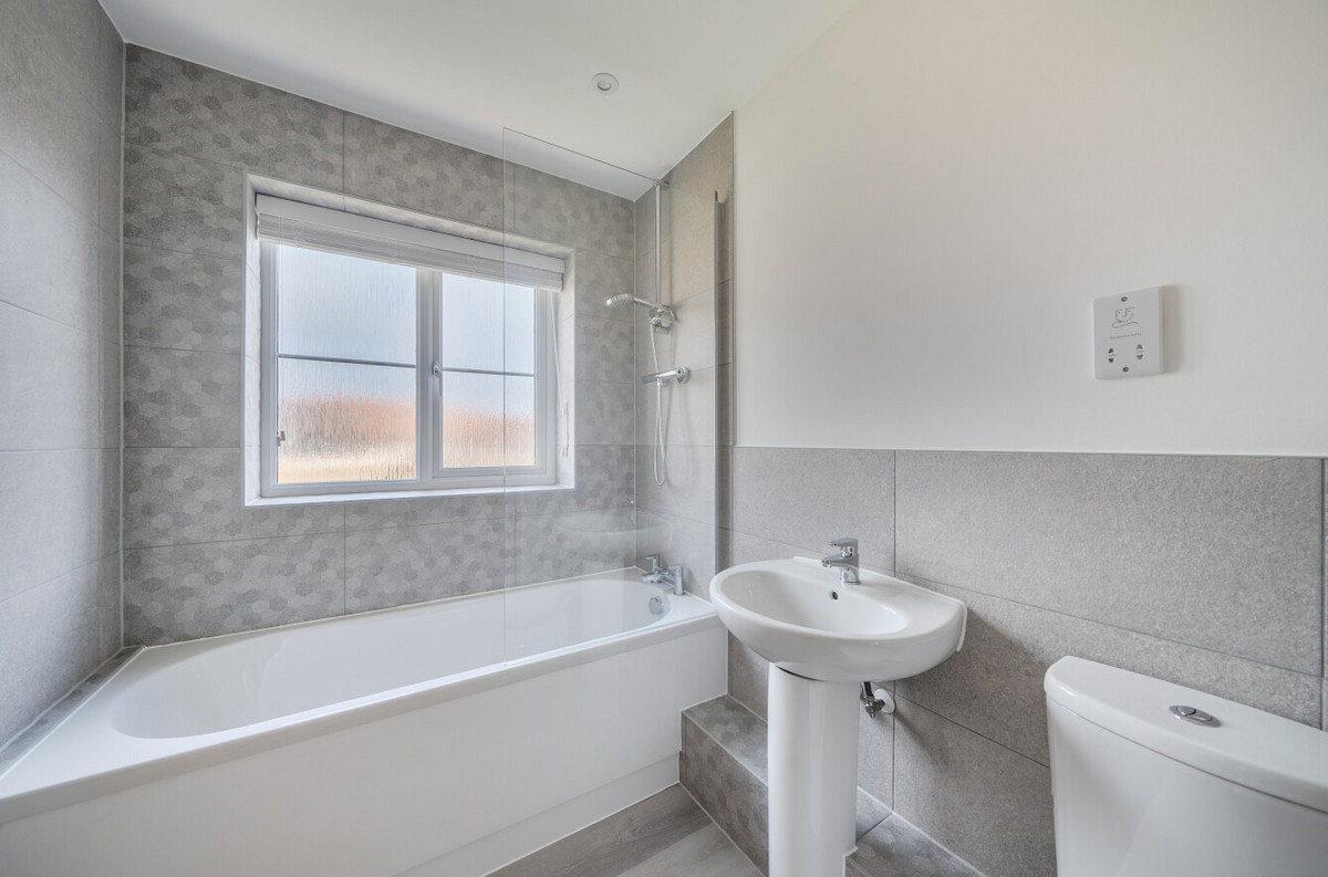 35 Broadweavers Close, Wincanton, BA9, photo 9