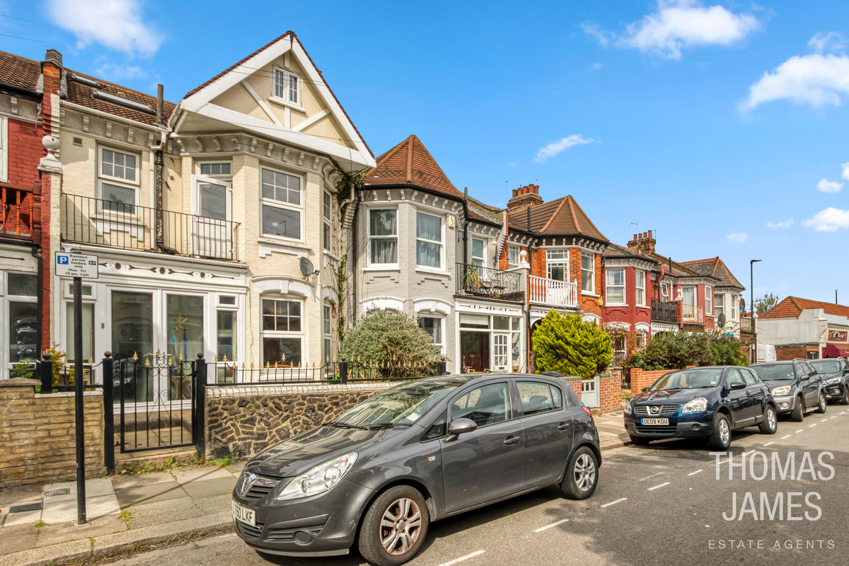 Melbourne Avenue, London, N13