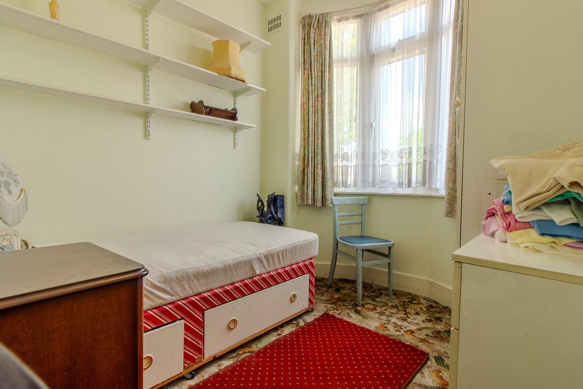 Connaught Gardens, London, N13, photo 9