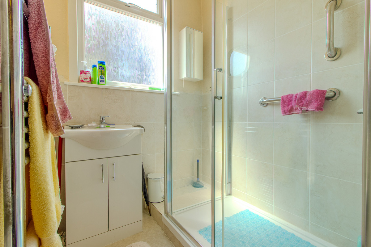 Connaught Gardens, London, N13, photo 11