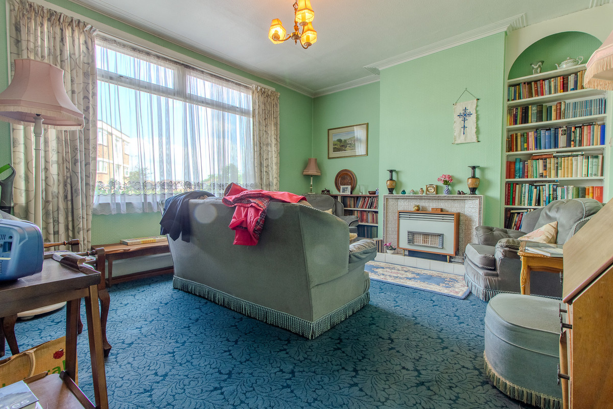 Connaught Gardens, London, N13, photo 3