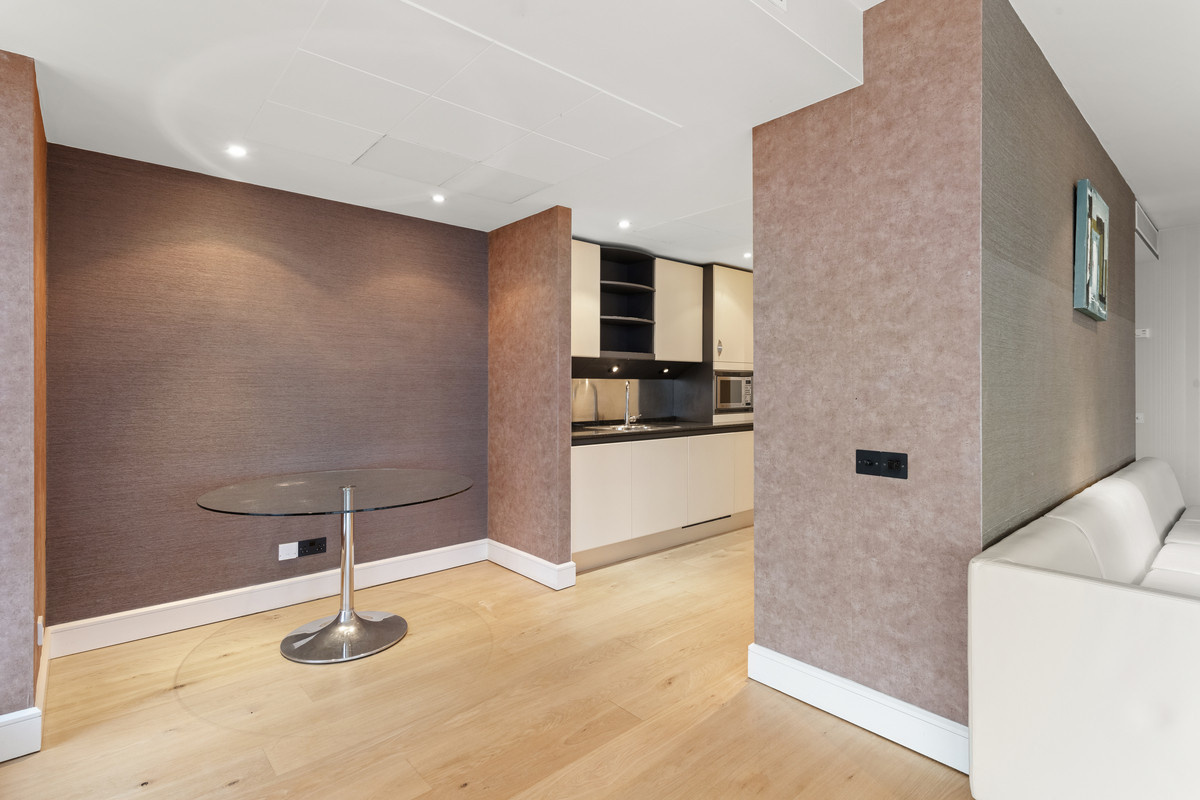 Belgrave Court, London, E14, photo 12