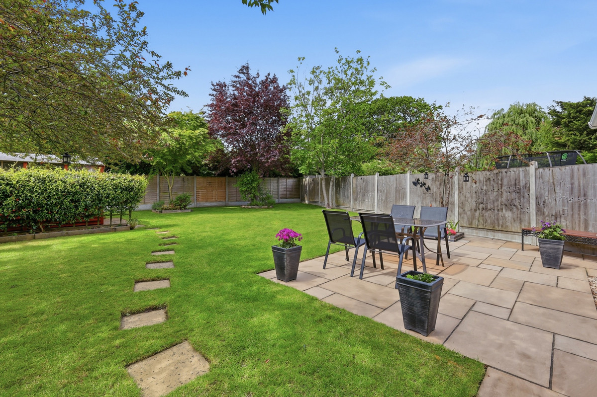 Roydon Close, Loughton, IG10, photo 21