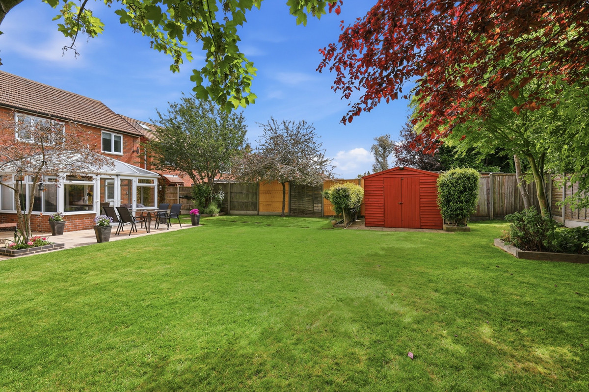 Roydon Close, Loughton, IG10, photo 22