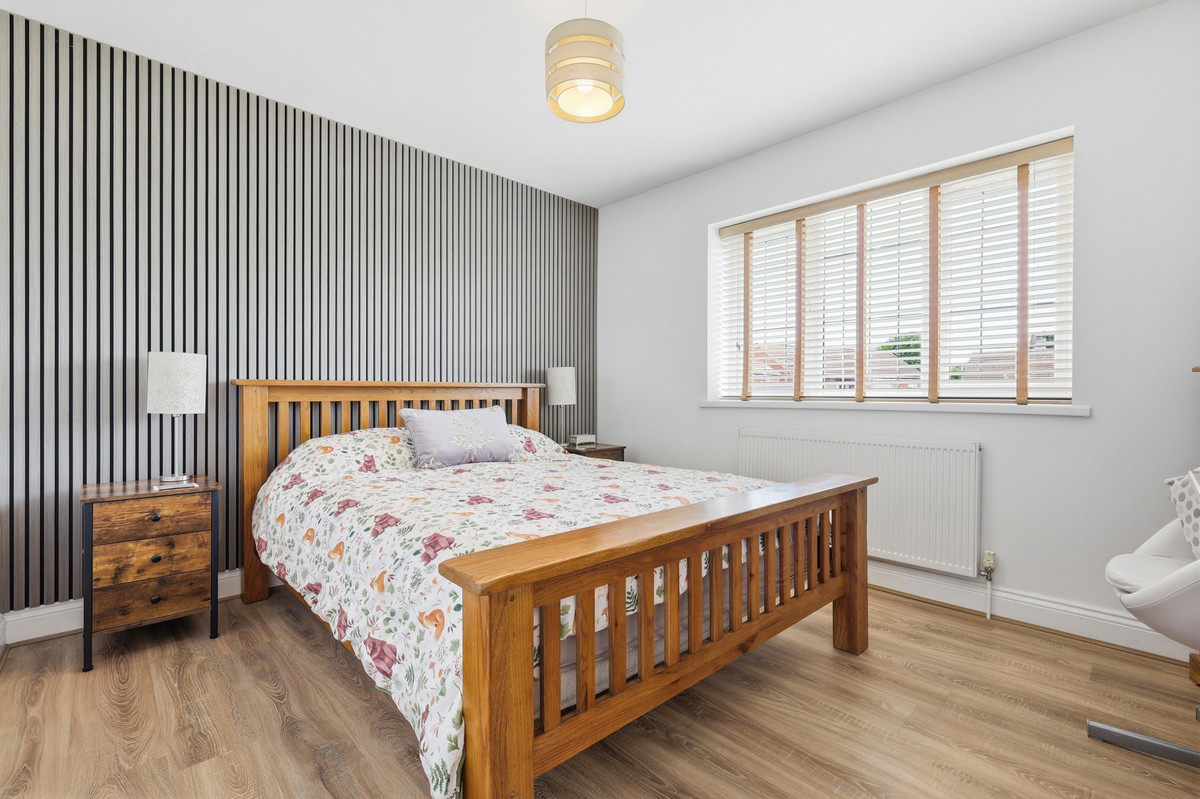 Roydon Close, Loughton, IG10, photo 14
