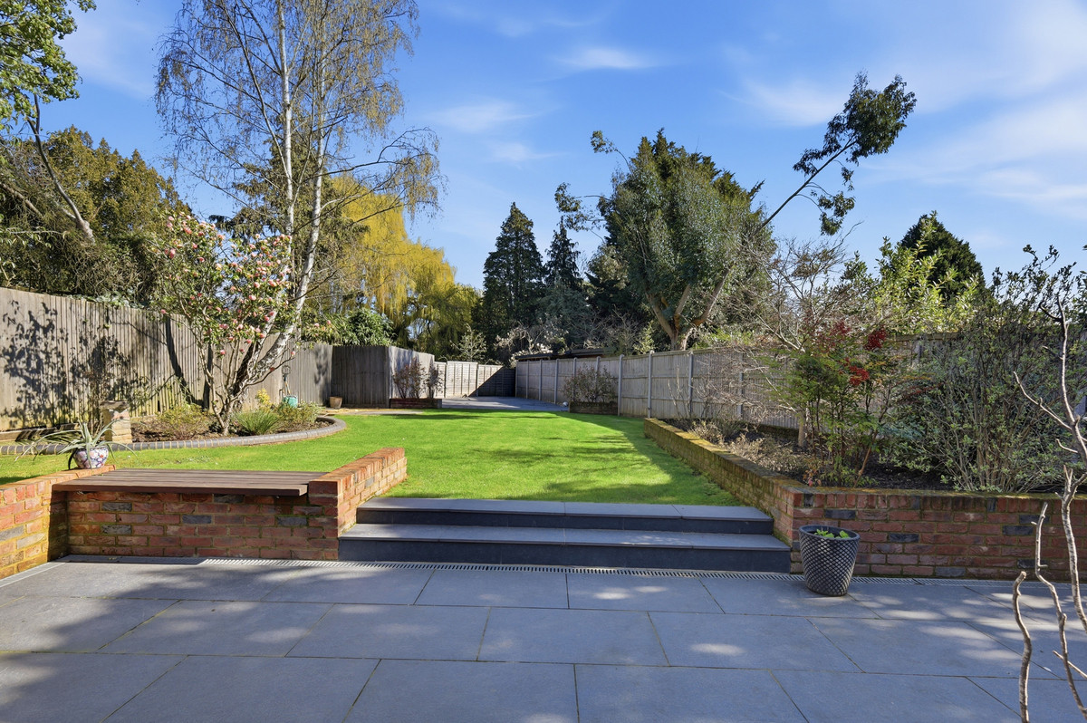 Eversley Crescent, London, N21, photo 3