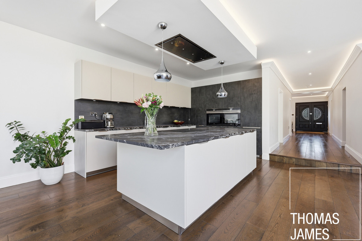 Eversley Crescent, London, N21, photo 11