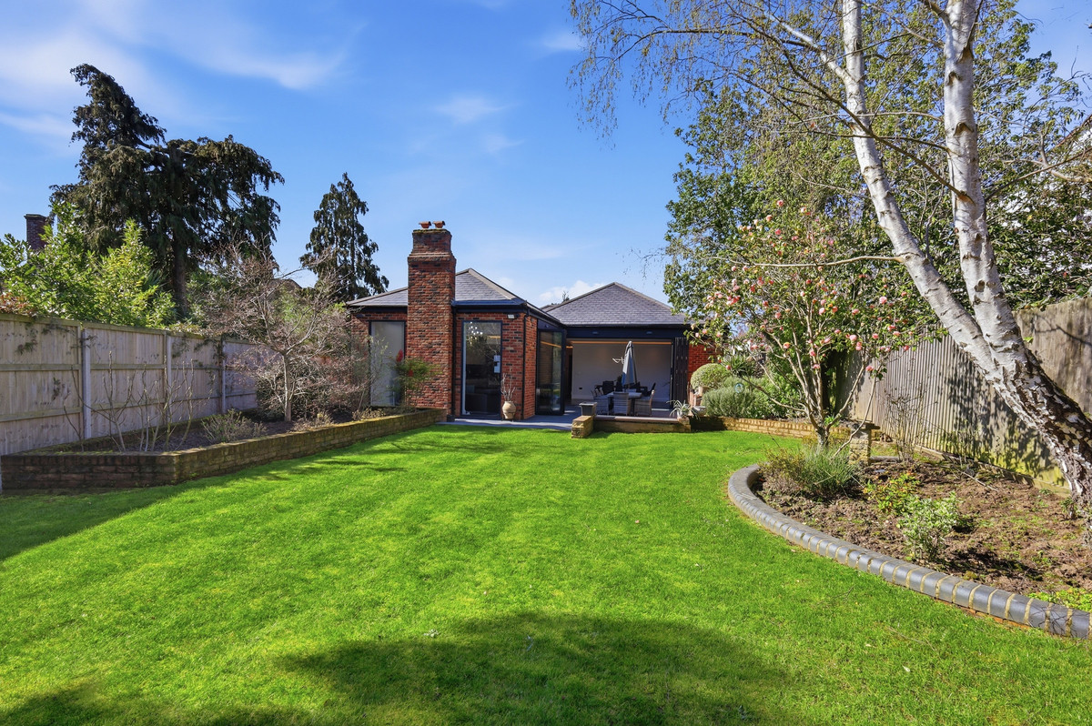 Eversley Crescent, London, N21, photo 4