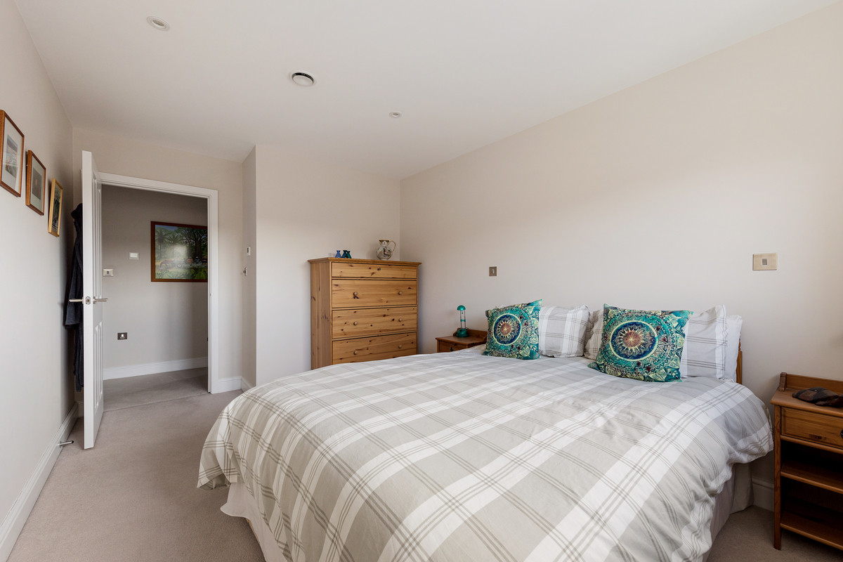 High Road, Loughton, IG10, photo 11