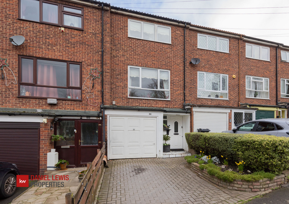 Roding Lane North, Woodford Green, IG8