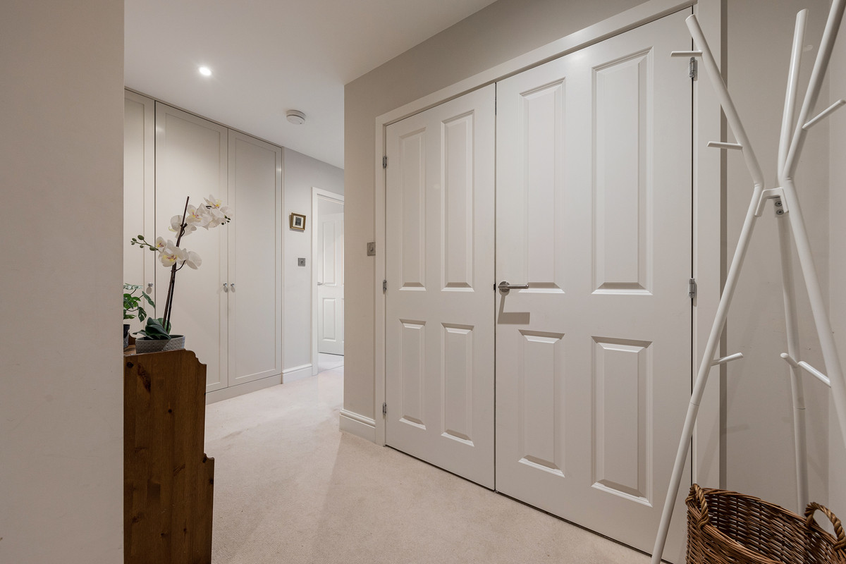 High Road, Loughton, IG10, photo 6