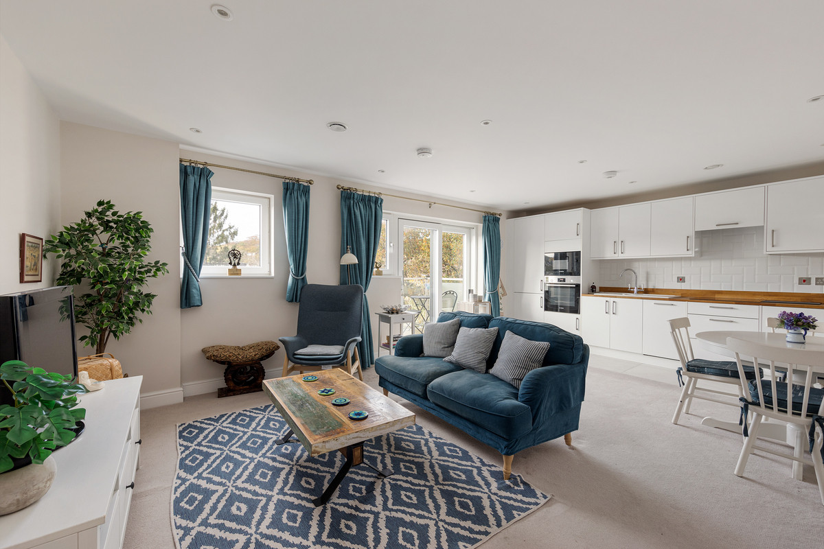 High Road, Loughton, IG10