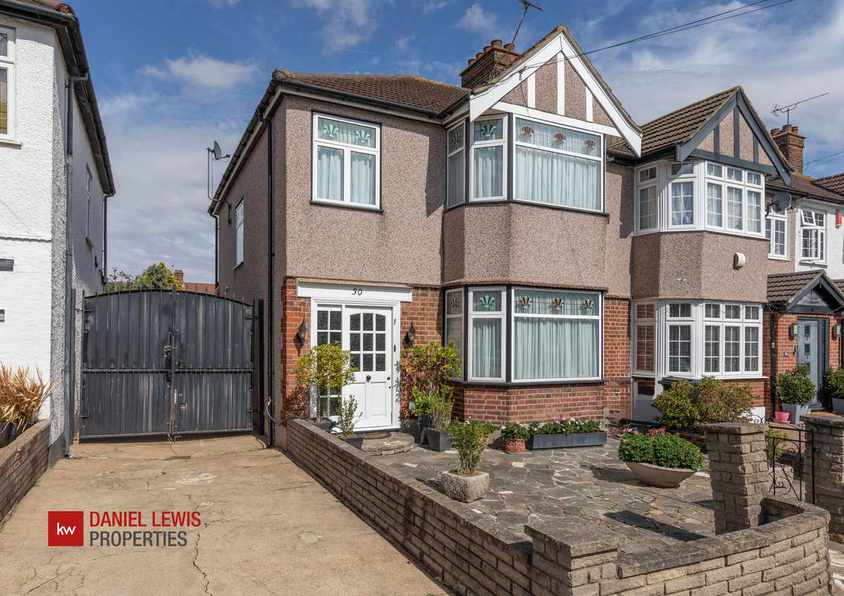 Oakleafe Gardens, Ilford, IG6