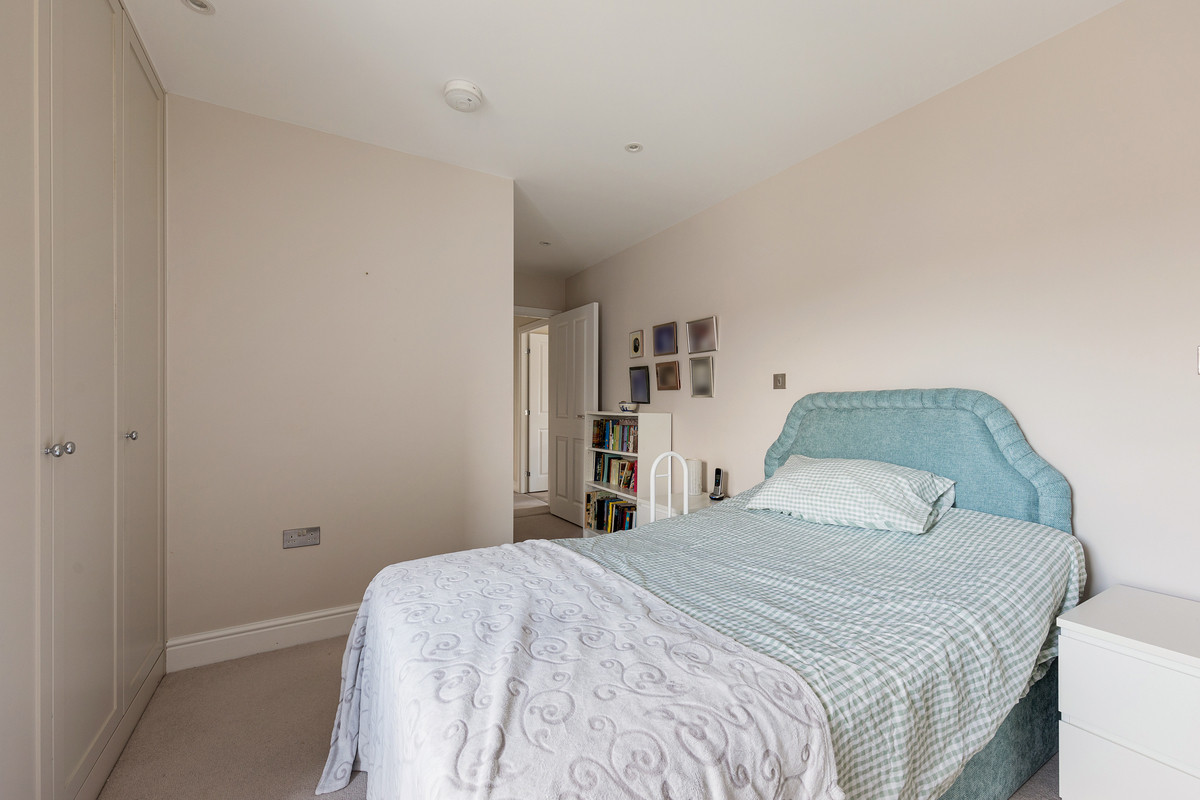 High Road, Loughton, IG10, photo 13