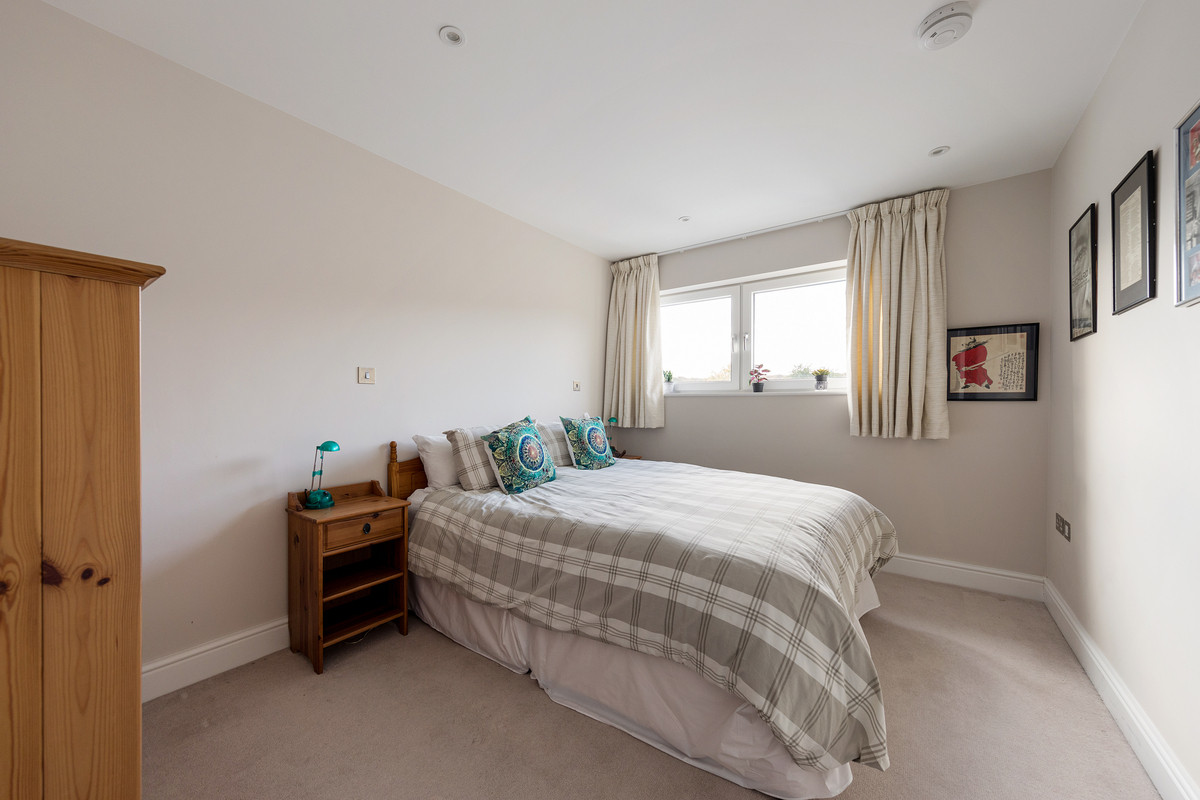 High Road, Loughton, IG10, photo 10