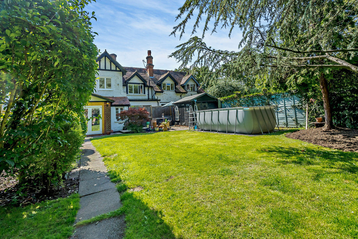 Debden Lane, Loughton, IG10, photo 13