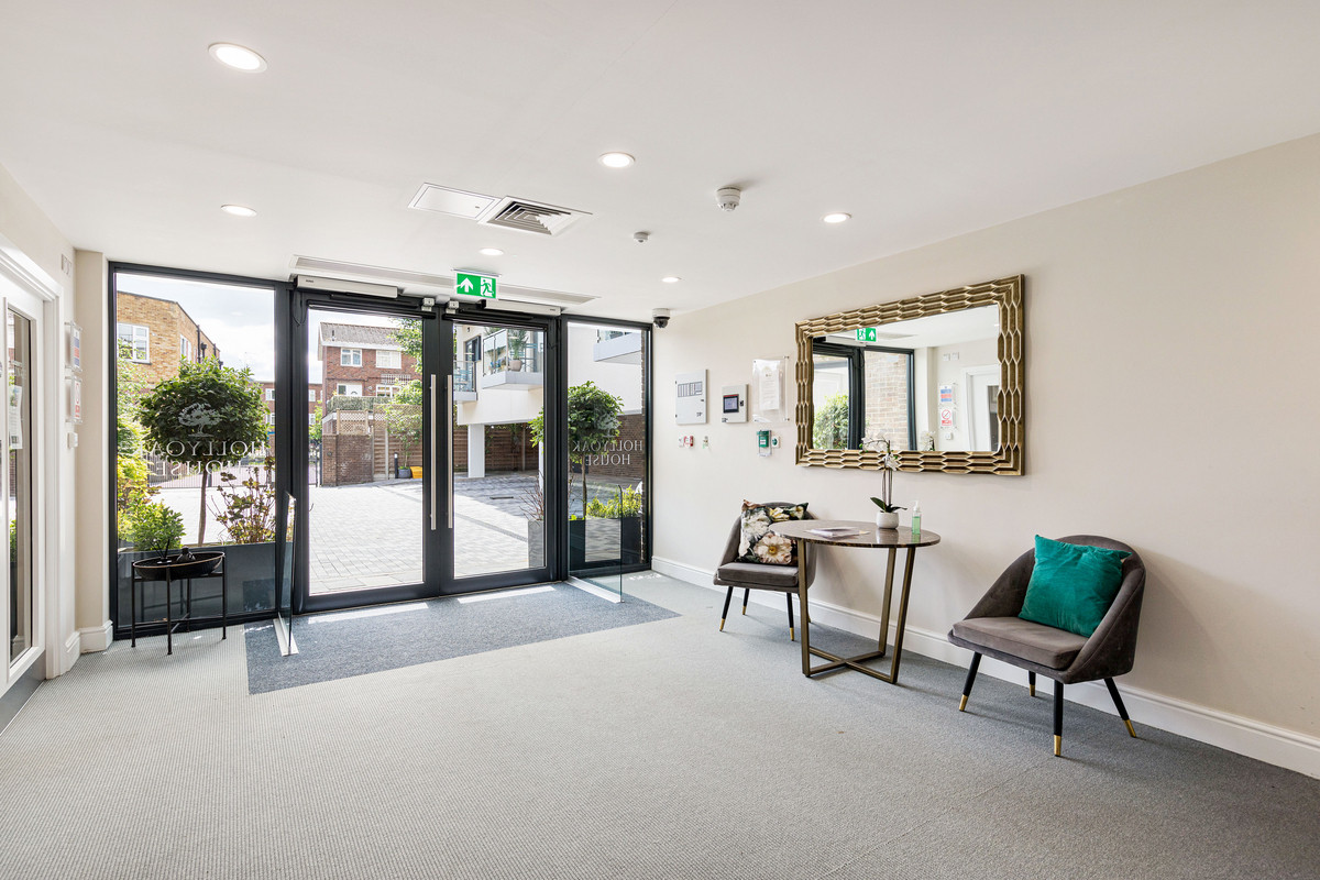 High Road, Loughton, IG10, photo 22