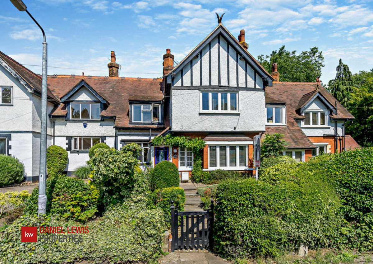Debden Lane, Loughton, IG10