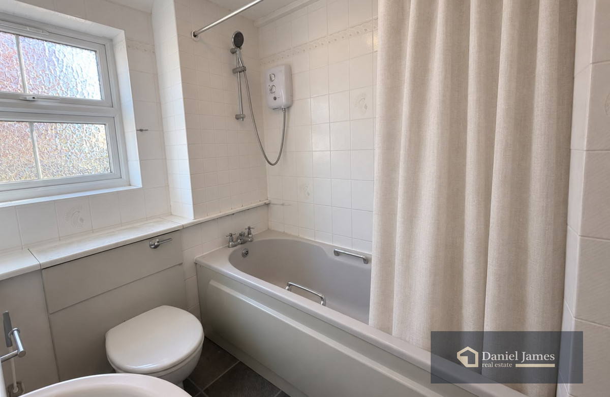 Manford Way, Chigwell, IG7, photo 5