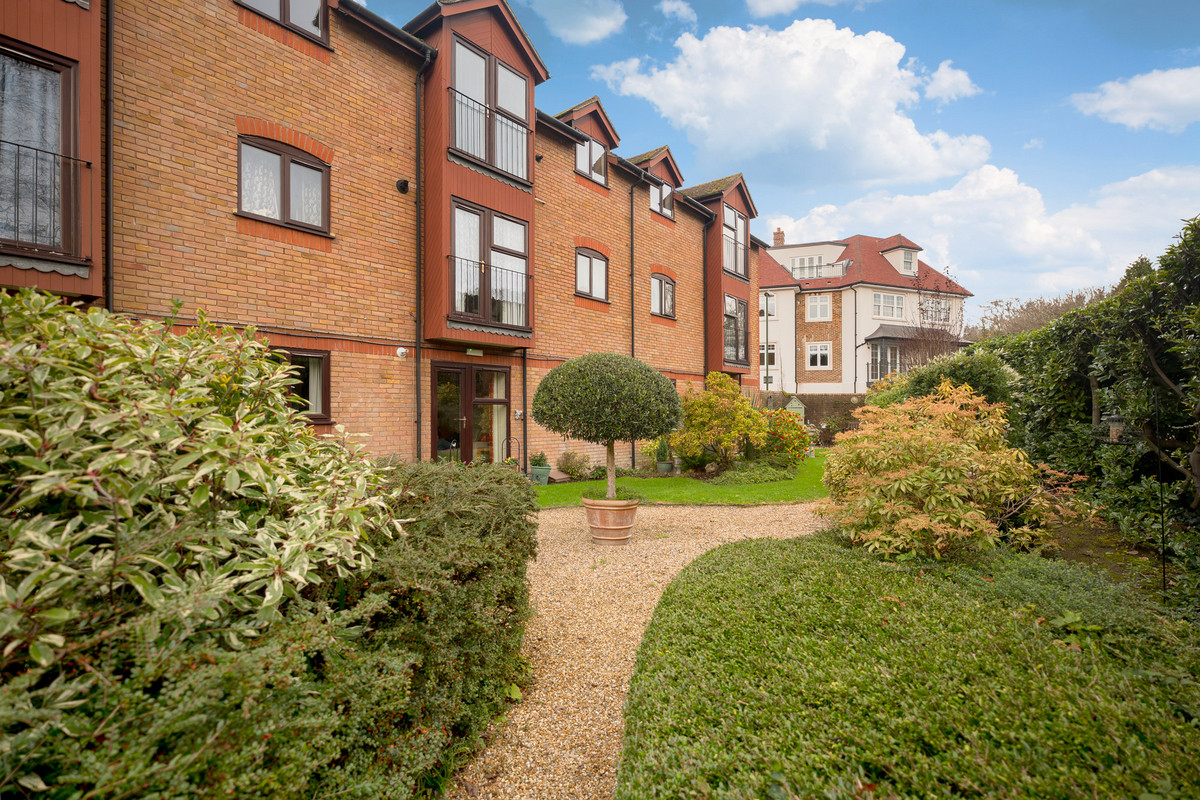 Tulip Court, Horsham, RH12, photo 16