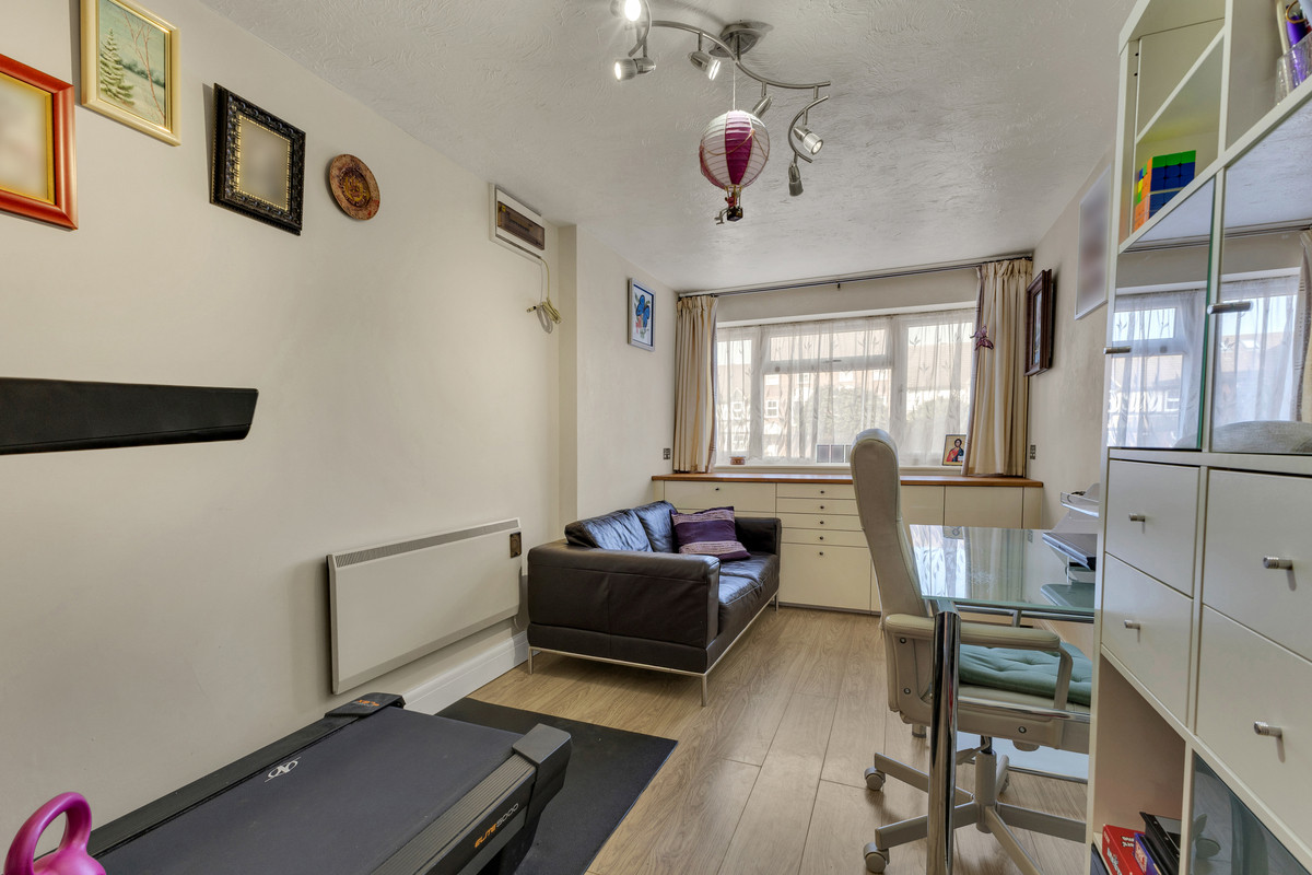 Cameron Square, Mitcham, CR4, photo 34