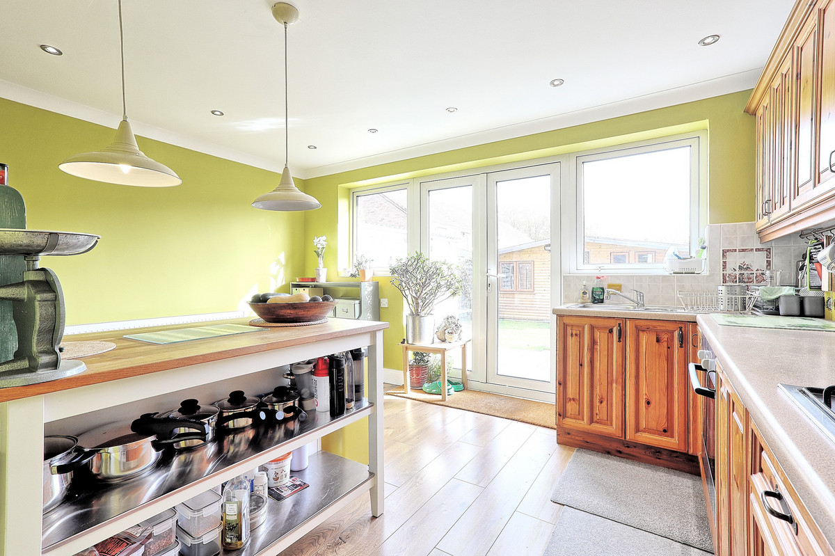 Peldon Pavement, Basildon, SS14, photo 6