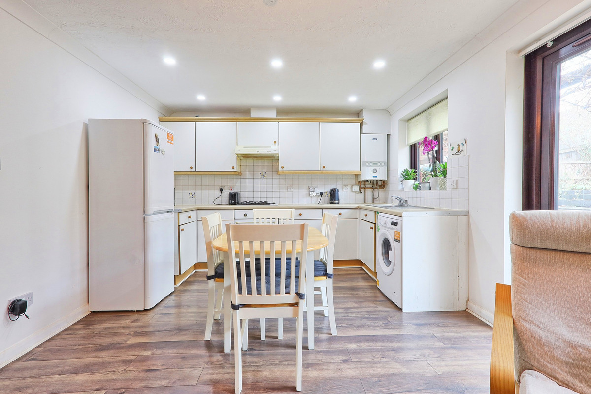 Downs Grove, Basildon, SS16, photo 6