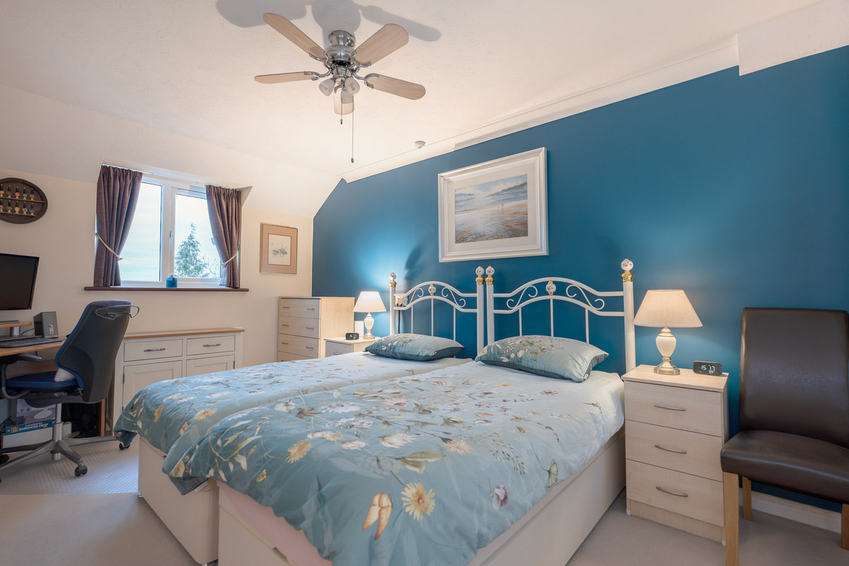 Tulip Court, Horsham, RH12, photo 3