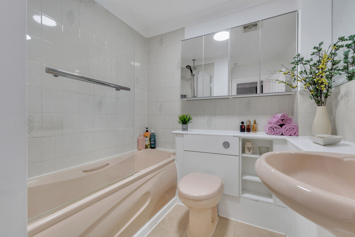 Cameron Square, Mitcham, CR4, photo 9