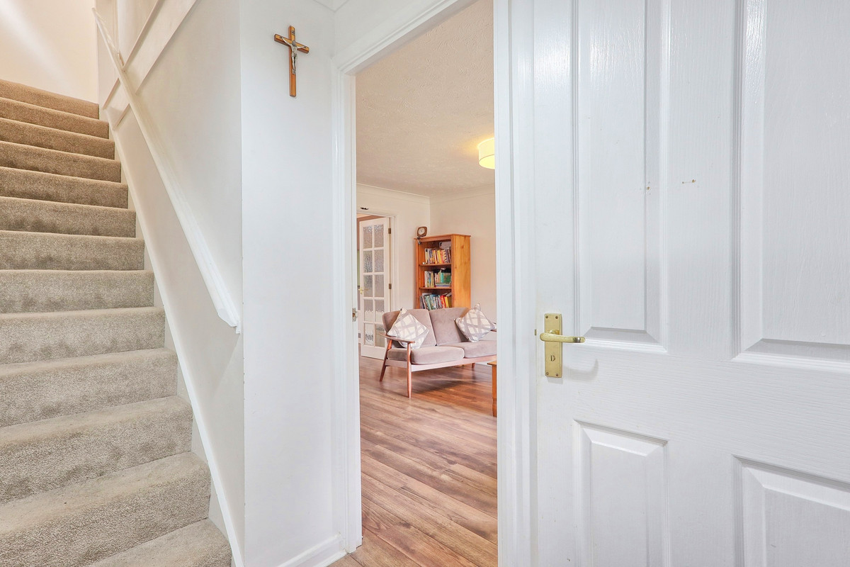 Downs Grove, Basildon, SS16, photo 12