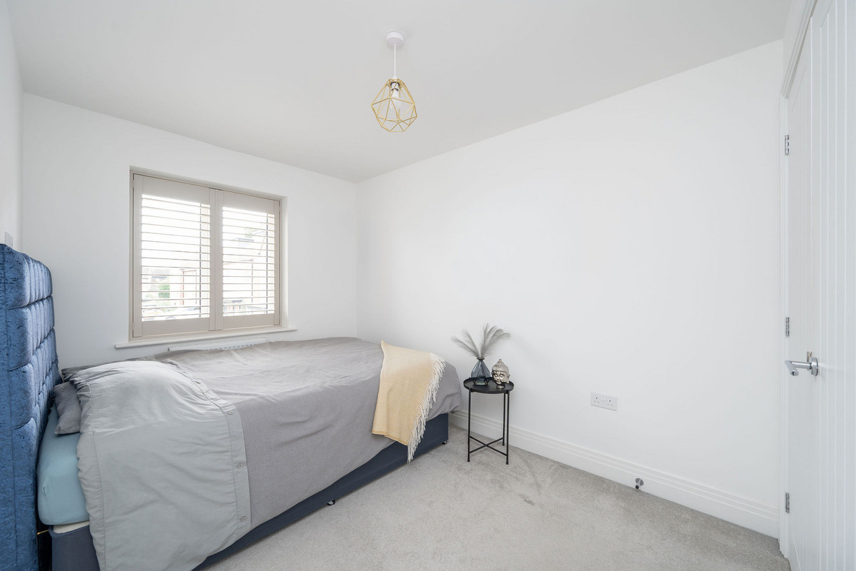 Tern Avenue, Horsham, RH12, photo 13