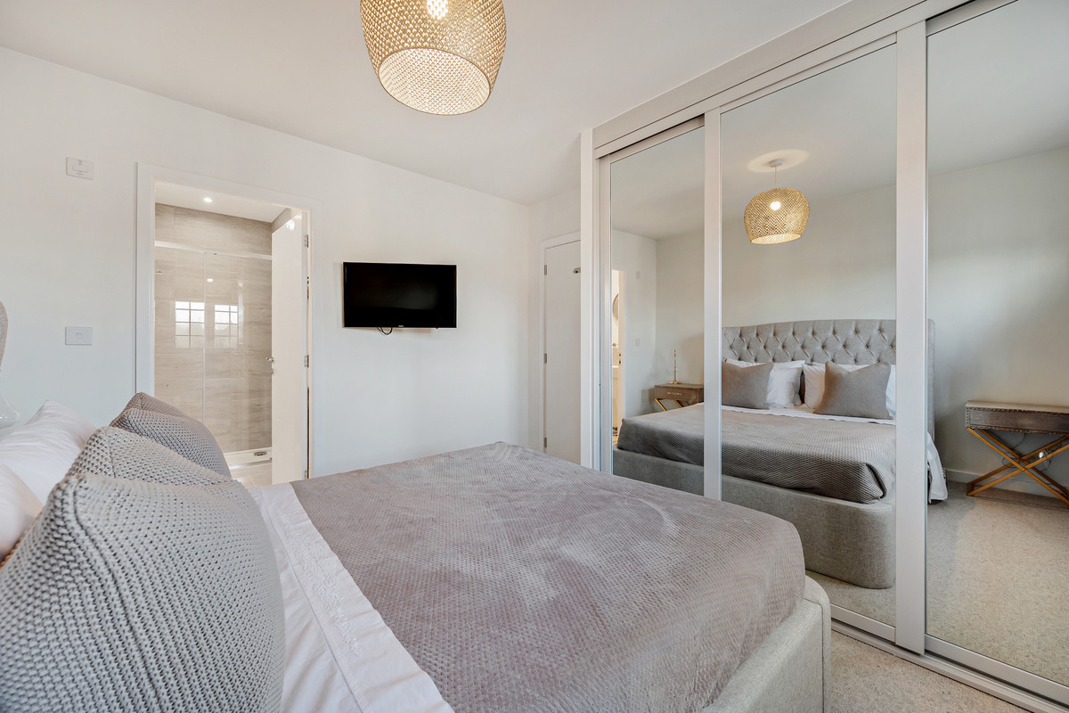 Featherstone Crescent, Cheadle, SK8, photo 11