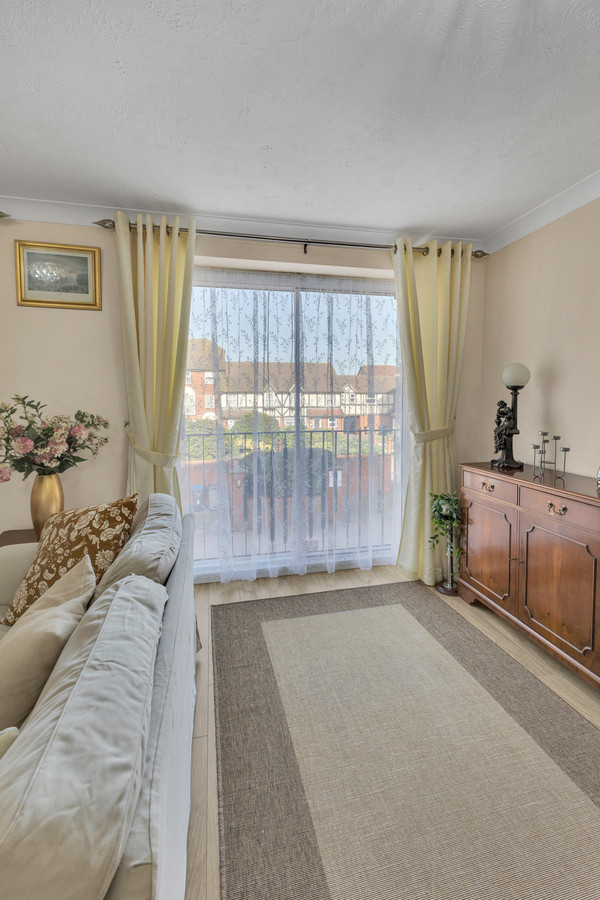Cameron Square, Mitcham, CR4, photo 29