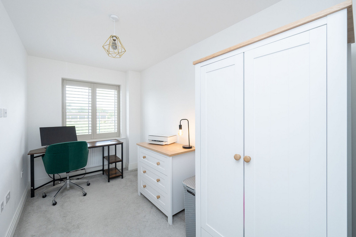 Tern Avenue, Horsham, RH12, photo 14